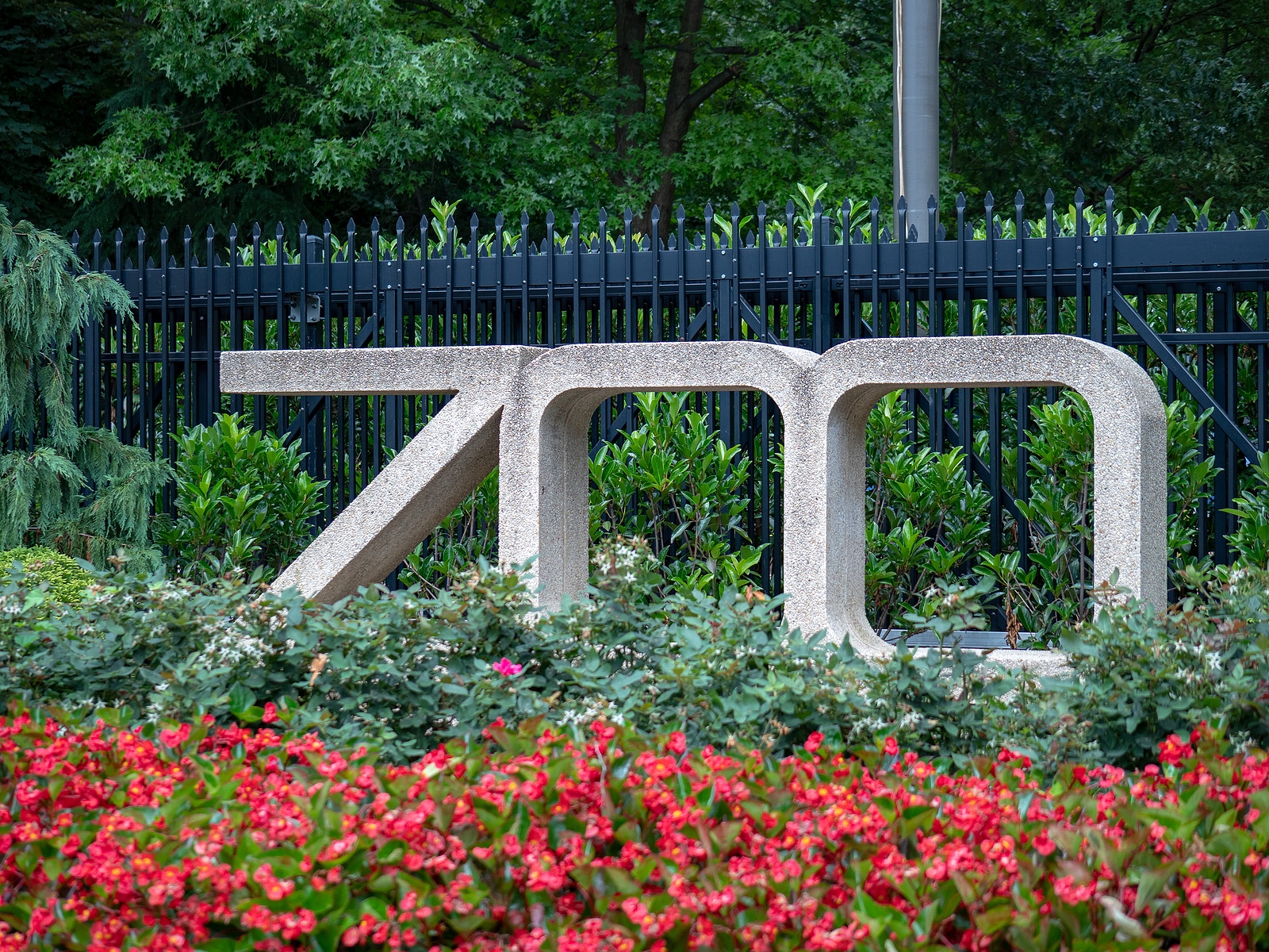 Image of the entrance sign of the National Zoo